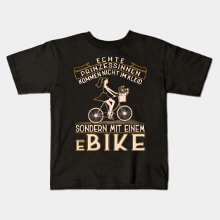 Echte Prinzessinnen Kommen Nicht Im Kleid Sondern E-Bike Kids T-Shirt